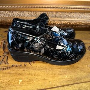 Easy Works by Easy Street Women's Mary Jane Work Shoes Slip Resistant Shimmer